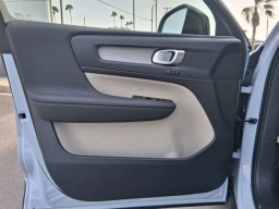 Volvo XC40 Plus B5 AWD 2026