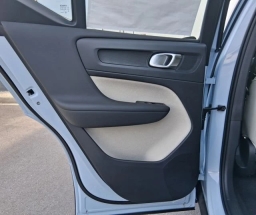 Volvo XC40 Plus B5 AWD 2026