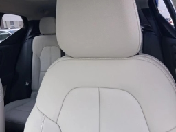 Volvo XC40 Plus B5 AWD 2026