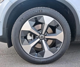 Volvo XC40 Plus B5 AWD 2026