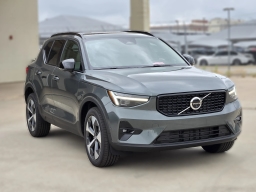Volvo XC40 Plus B5 AWD 2026
