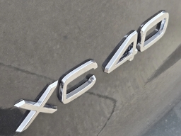 Volvo XC40 Plus B5 AWD 2026