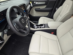 Volvo XC40 Plus B5 AWD 2026