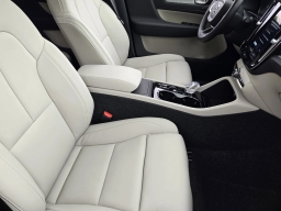 Volvo XC40 Plus B5 AWD 2026