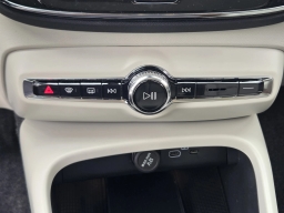Volvo XC40 Plus B5 AWD 2026