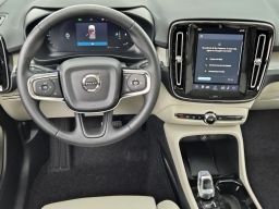 Volvo XC40 Plus B5 AWD 2026
