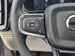 Volvo XC40 Plus B5 AWD 2026