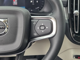 Volvo XC40 Plus B5 AWD 2026