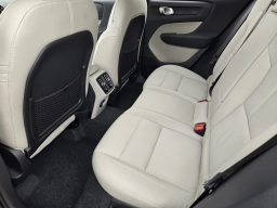 Volvo XC40 Plus B5 AWD 2026