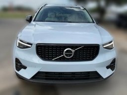 Volvo XC40 Plus B5 AWD 2026
