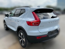 Volvo XC40 Plus B5 AWD 2026