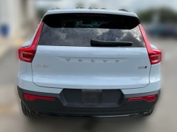 Volvo XC40 Plus B5 AWD 2026