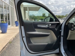 Volvo XC40 Plus B5 AWD 2026