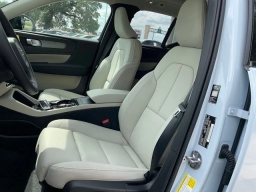 Volvo XC40 Plus B5 AWD 2026