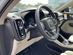 Volvo XC40 Plus B5 AWD 2026