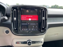 Volvo XC40 Plus B5 AWD 2026