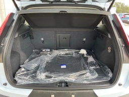Volvo XC40 Plus B5 AWD 2026
