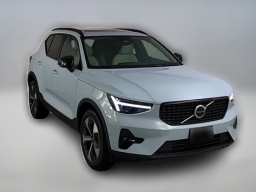 Volvo XC40 Plus B5 AWD 2026