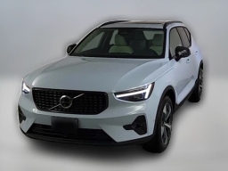 Volvo XC40 Plus B5 AWD 2026