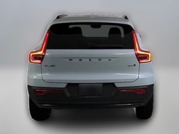 Volvo XC40 Plus B5 AWD 2026