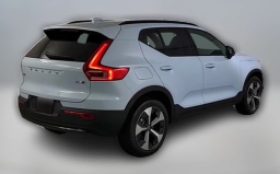 Volvo XC40 Plus B5 AWD 2026