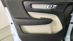 Volvo XC40 Plus B5 AWD 2026