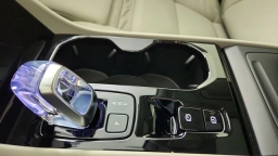 Volvo XC40 Plus B5 AWD 2026