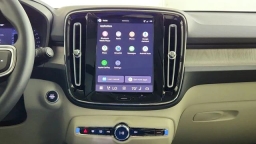 Volvo XC40 Plus B5 AWD 2026
