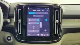 Volvo XC40 Plus B5 AWD 2026