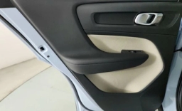 Volvo XC40 Plus B5 AWD 2026