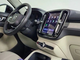 Volvo XC40 Plus B5 AWD 2026