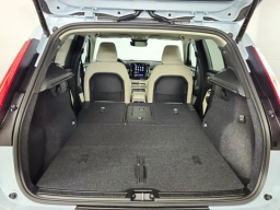 Volvo XC40 Plus B5 AWD 2026
