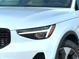 Volvo XC40 Plus B5 AWD 2026