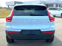 Volvo XC40 Plus B5 AWD 2026