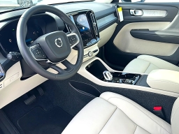 Volvo XC40 Plus B5 AWD 2026