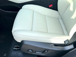 Volvo XC40 Plus B5 AWD 2026