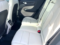 Volvo XC40 Plus B5 AWD 2026