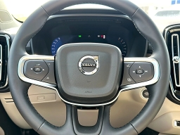 Volvo XC40 Plus B5 AWD 2026