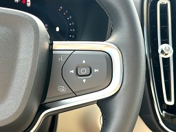 Volvo XC40 Plus B5 AWD 2026