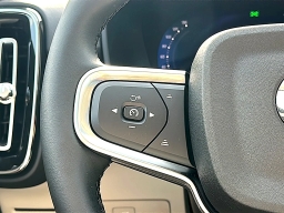 Volvo XC40 Plus B5 AWD 2026