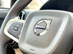 Volvo XC40 Plus B5 AWD 2026