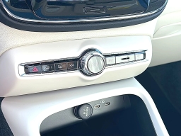 Volvo XC40 Plus B5 AWD 2026