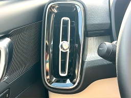 Volvo XC40 Plus B5 AWD 2026