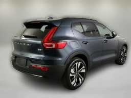 Volvo XC40 Plus B5 AWD 2026