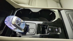Volvo XC40 Plus B5 AWD 2026