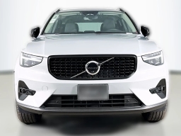 Volvo XC40 Plus B5 AWD 2026