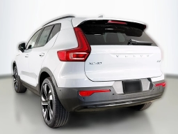 Volvo XC40 Plus B5 AWD 2026