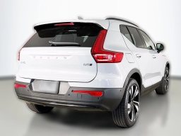 Volvo XC40 Plus B5 AWD 2026