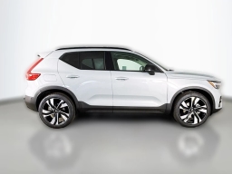 Volvo XC40 Plus B5 AWD 2026