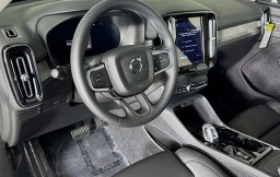 Volvo XC40 Plus B5 AWD 2026